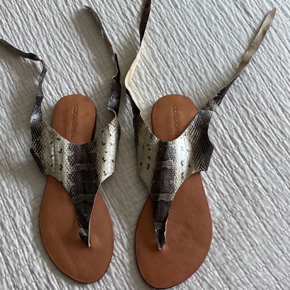 NWOT Cocobelle tie back python snakeskin thong sandals - Picture 2 of 7